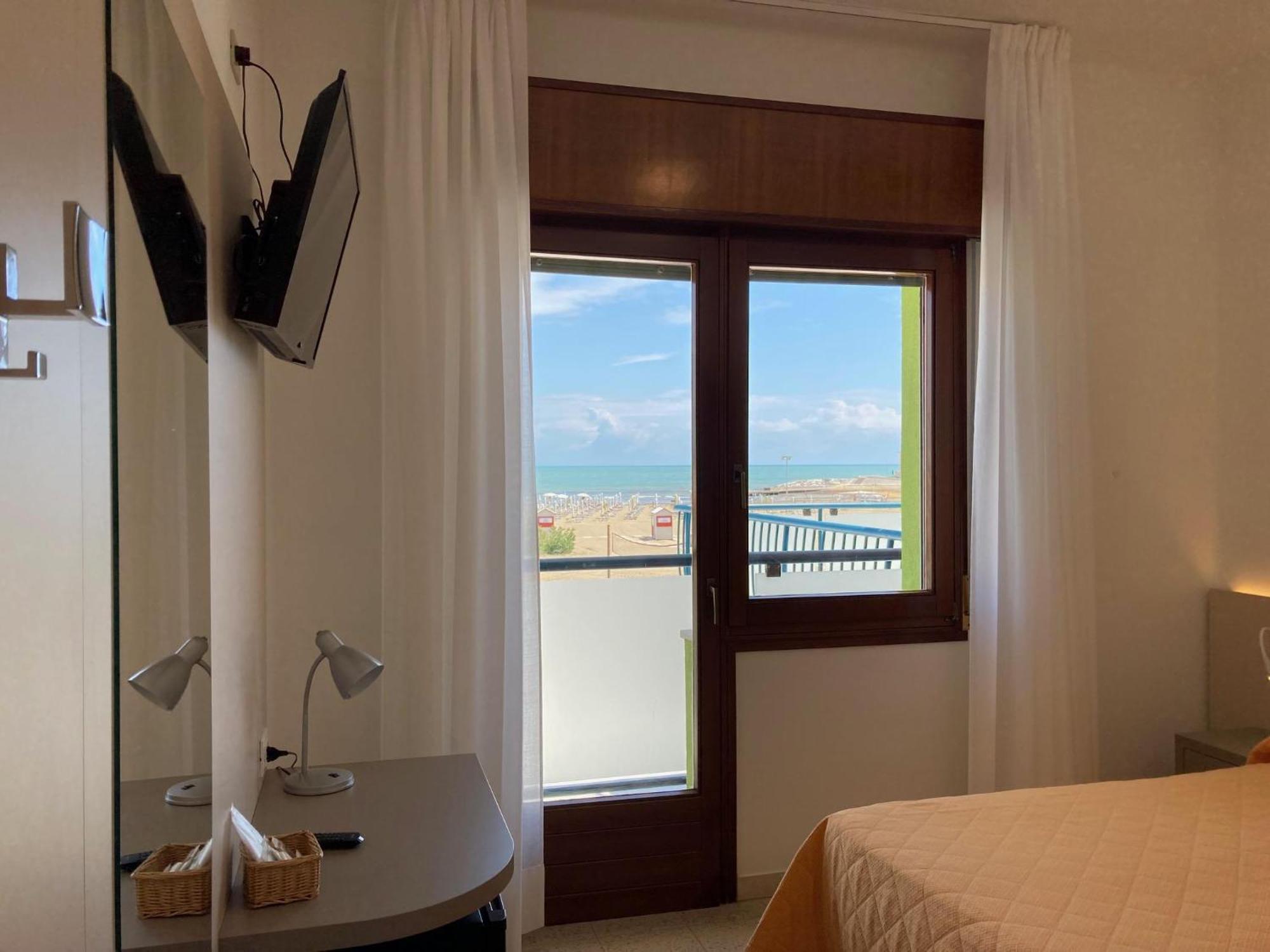 Hotel Giacomazzo Caorle Exterior photo