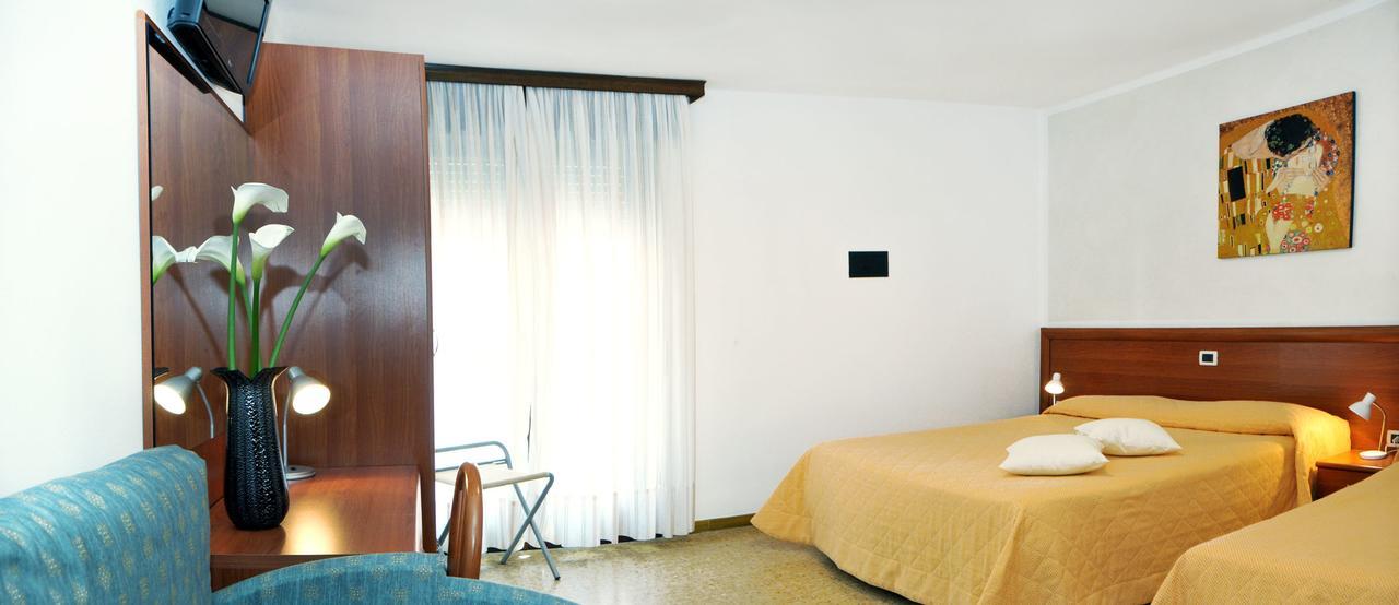 Hotel Giacomazzo Caorle Exterior photo